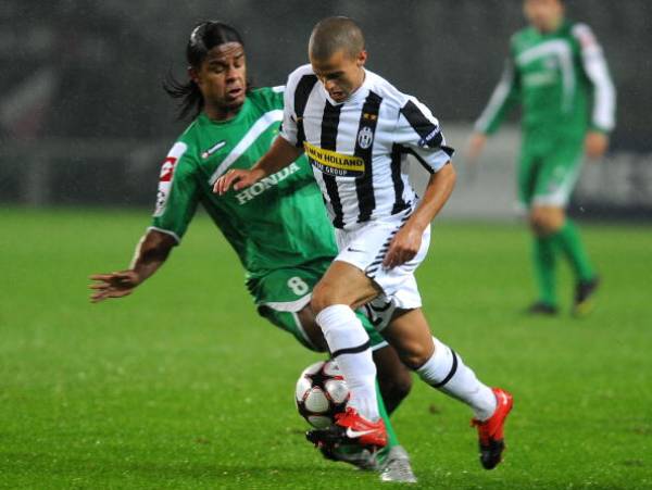 ג`ון קולמה מול סבסטיאן ג`ובינקו. הופתע מההעפלה לליגת האלופות (GETTY)