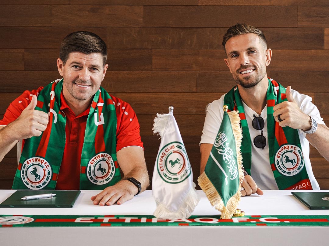 ג`ורדן הנדרסון וסטיבן ג`רארד באל איתיפאק. חיים אחרים (הרשתות החברתיות של המועדון)