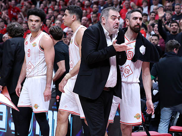 דדאס. ספג ביקורת (אלן שיבר)