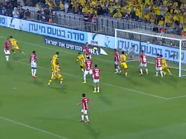 אסנטה פנוי לנגוח לעבר וארלה שכובש