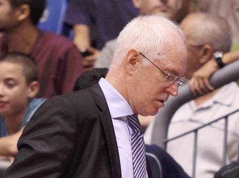 שיבק, צריך לספק תשובות (אלן שיבר)