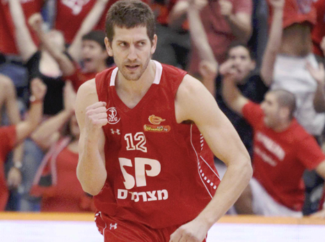 פספוס גדול של הפועל. קטש (צילום: אלן שיבר)