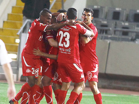 במעמד צד אחד. חגיגה של הפועל בבלומפילד (אלן שיבר)