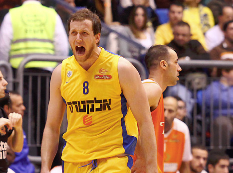 אינגלס, סידר ניצחון נוסף (אלן שיבר). צפו בתקציר