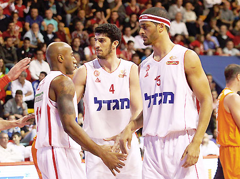 "בארץ, אשחק רק בירושלים". אליהו (אלן שיבר)