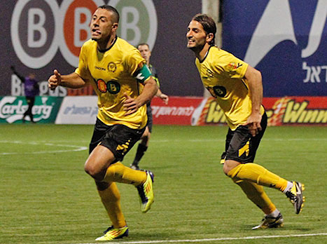 מי ניסה לשכנע אותה למכור משחק? (אריאל נובק)