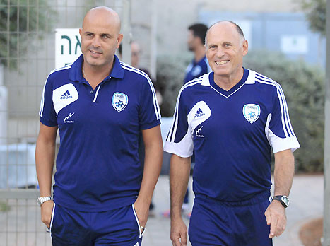 אבוקסיס מצליח לשלב בין התפקידים שלו. בינתיים (אלן שיבר)