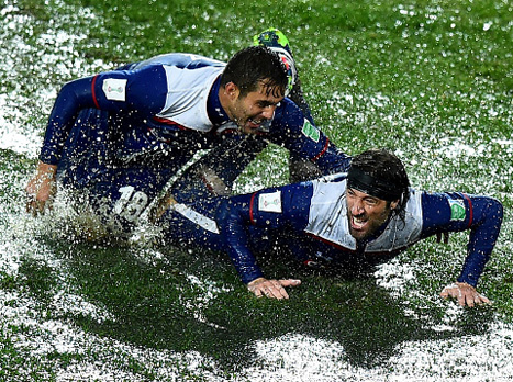 שייטו לניצחון. שחקני קרוס אסול והשלולית (GETTYIMAGES)