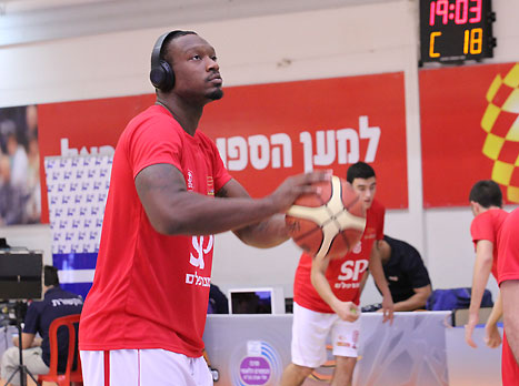 גייטס, מתרכז במטרה (יוסי לזרוף)