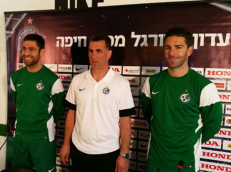 הוא ירוק. שכטר מוצג