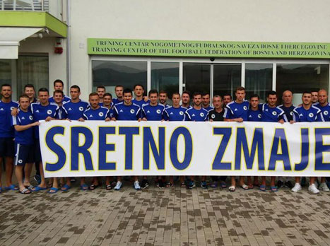 נערכים לכדורגל, תומכים בכדוריד (מתוך הפייסבוק של אדין דז'קו)