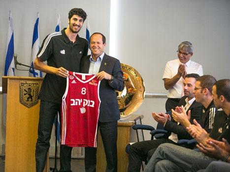 ברקת ואליהו, אליפות בעונה ראשונה בארנה (עודד קרני)
