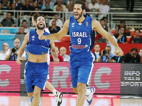 ישראל בשמינית גמר היורובאסקט (צילום: אלן שיבר)