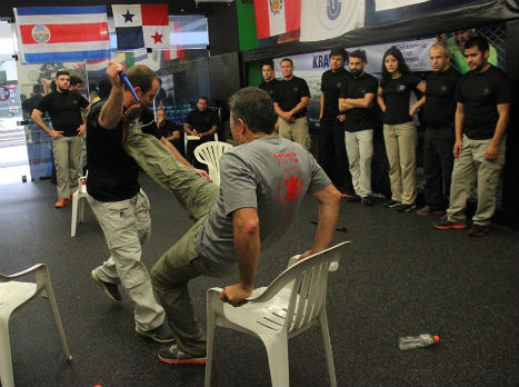 רצה להפוך את נוער השוליים לדוגמא חיובית. גבי שי (okmif.com)