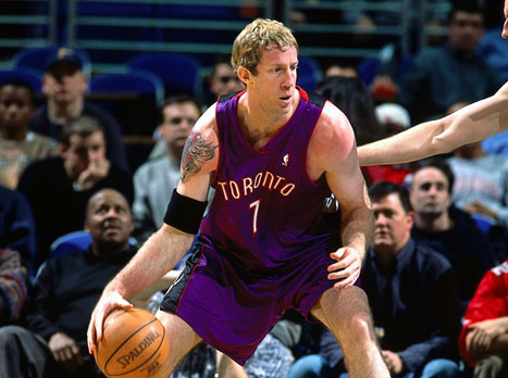 האפמן במדי טורונטו. הספיק לשחק מעט משחקים ב-NBA לפני שנפצע (Getty)