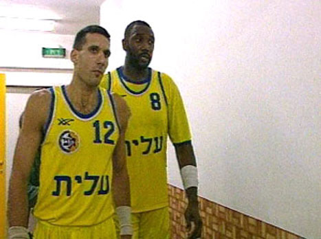 ג'מצ'י בחיוך: "לשחק במכבי לא היה כזה נורא"