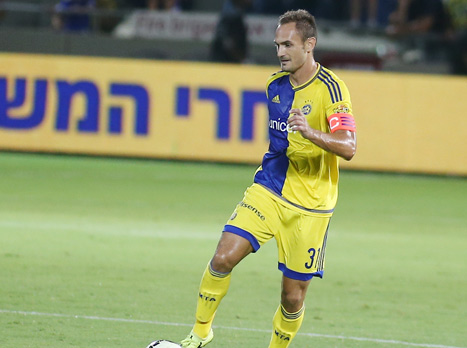 בדרך החוצה? קרלוס (אלן שיבר)