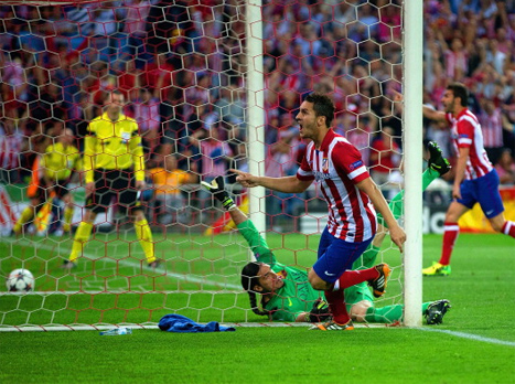 קוקה חוגג ברבע הגמר בעונת 2013/14 (Getty)