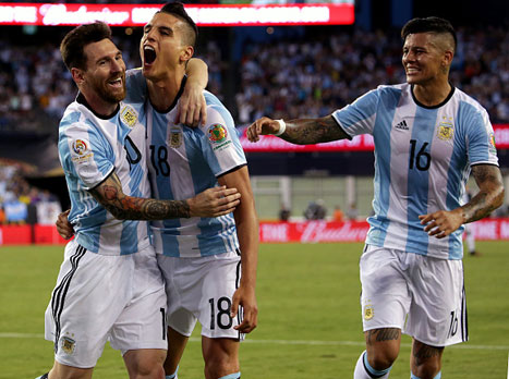 חגיגה בתכלת ולבן (getty)