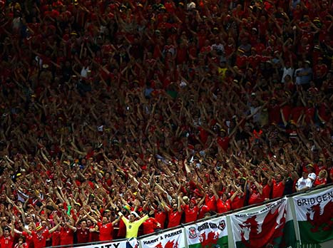 תצוגת עידוד מדהימה של הוולשים (getty)