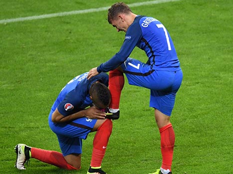 גריזמן ופאייט חוגגים בפאריס (getty)