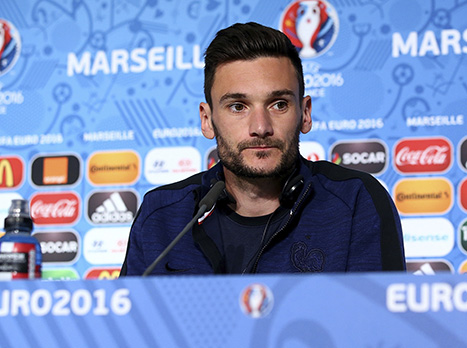 לוריס מחכה לנוייר (GETTYIMAGES)