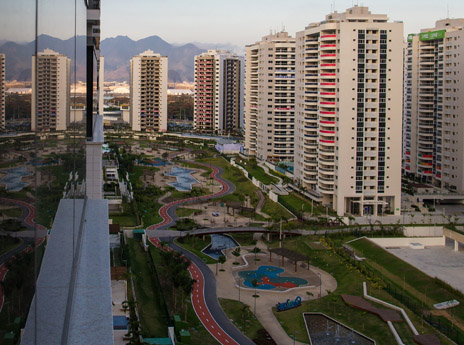 "מבחוץ זה נראה כמו מלון הילטון, אך מבפנים זה לא גמור" (getty)