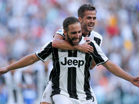 הכובשים של יובה. היגוואין ופיאניץ' (AFP)