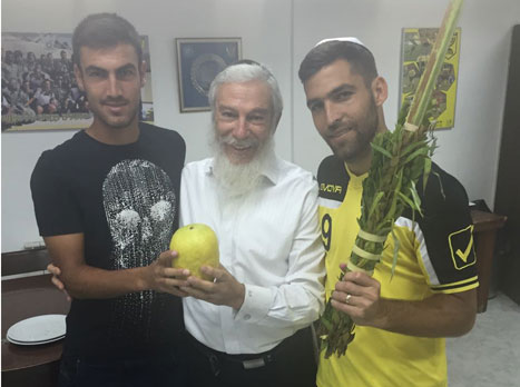 חגיגת סוכות בירושלים. שכטר