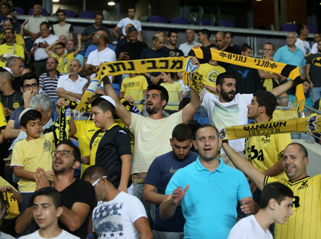 אוהדי נתניה חגגו בסיום: "האימפריה עוד תחזור" (נמרוד גליקמן)