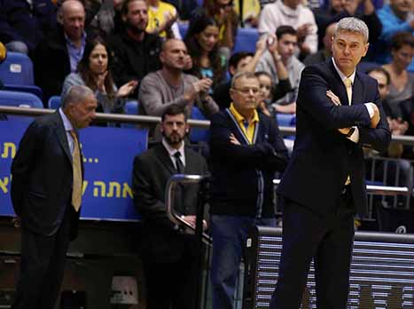 הספסל של מכבי. מי דורש הסברים מבעלי המניות? (צילום: אלן שיבר)
