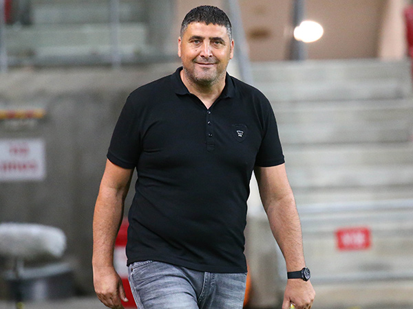 יובל נעים עוד היה מחוייך לפני הפתיחה (צילום: דני מרון)