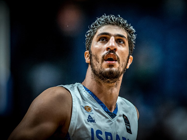 דורך במקום תקופה ארוכה. אליהו (FIBA)