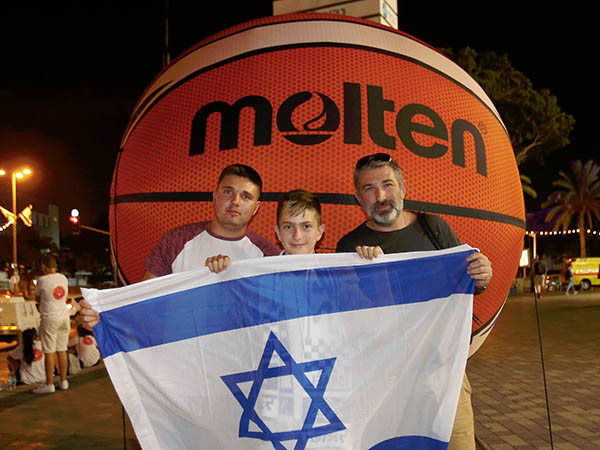 הקהל קיווה לראות ניצחונות (אלן שיבר)