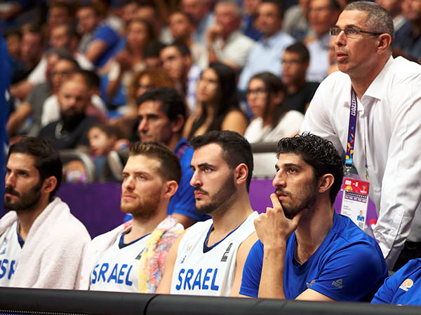 "השחקנים לא רובוטים". אדלשטיין (אלן שיבר)