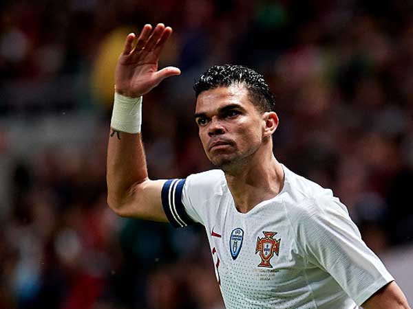 פפה. העוגן במרכז ההגנה (getty)