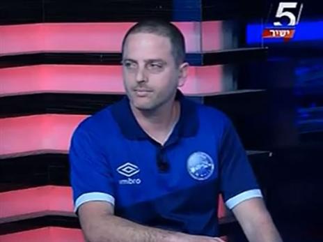 השתמש בשמות בדויים כדי לפתות קטינות