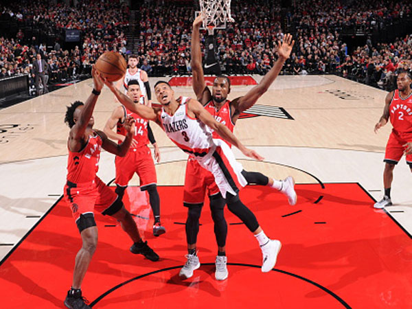 ניצחון מרשים לבלייזרס (צילום: Sam Forencich/NBAE via Getty Images)