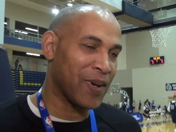 קנדי בקשר עם כולם מהתקופה בגליל