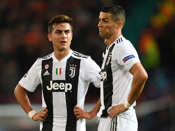 דיבאלה עם רונאלדו. פוגע בארגנטינאי? (Photo by Michael Regan/Getty Images)