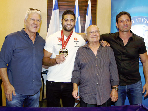 גם אביו של סמדג'ה התרגש (אלן שיבר)