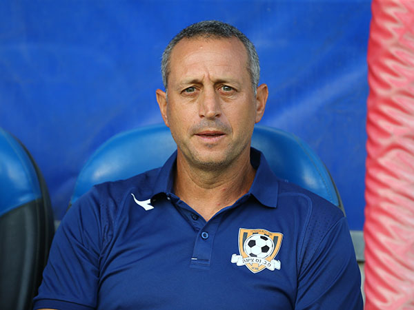 מנסה להרים את שחקניו. תורג'מן (לירון מולדובן)