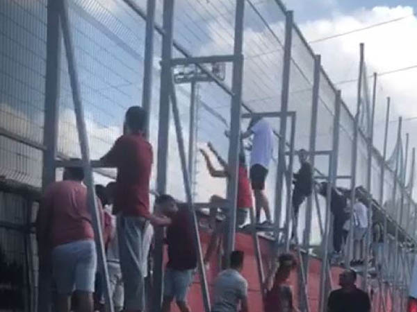 האוהדים האדומים הגיעו להפגין