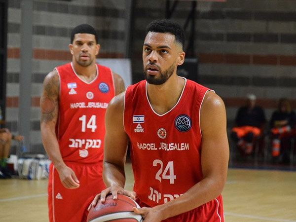 לוקט, השחקנים יעלו עם סרט שחור לזכר אימו (FIBA)