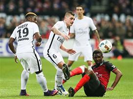 שער ענק למונייה בחגיגה של פ.ס.ז'