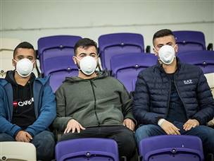 וחיפשו מעט נחת עם המסכות (עוד לפני פורים) (צילום: עודד קרני)