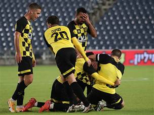 והחגיגה המשיכה אצל כל שחקני בית''ר. (דני מרון)