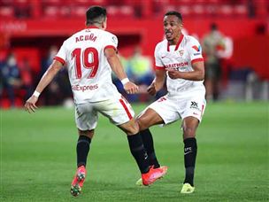 אקוניה כבש את שער הניצחון (GETTY)