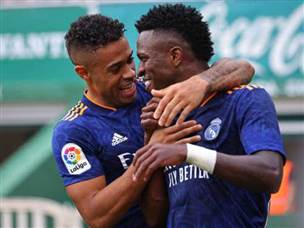 שיתוף פעולה נהדר בין השניים הוביל לשער הראשון. ויניסיוס ומריאנו (GETTY)