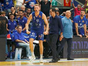 שואג בהיכל (אלן שיבר)